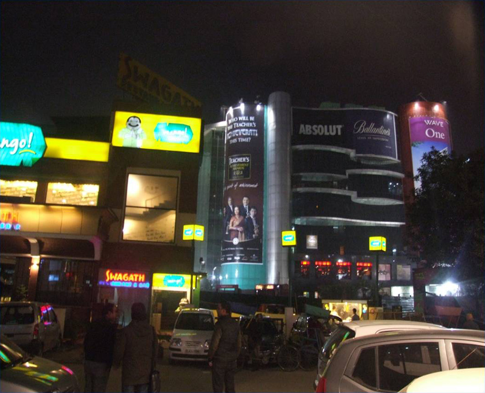 Wave-Mall-Noida-advertising-image5